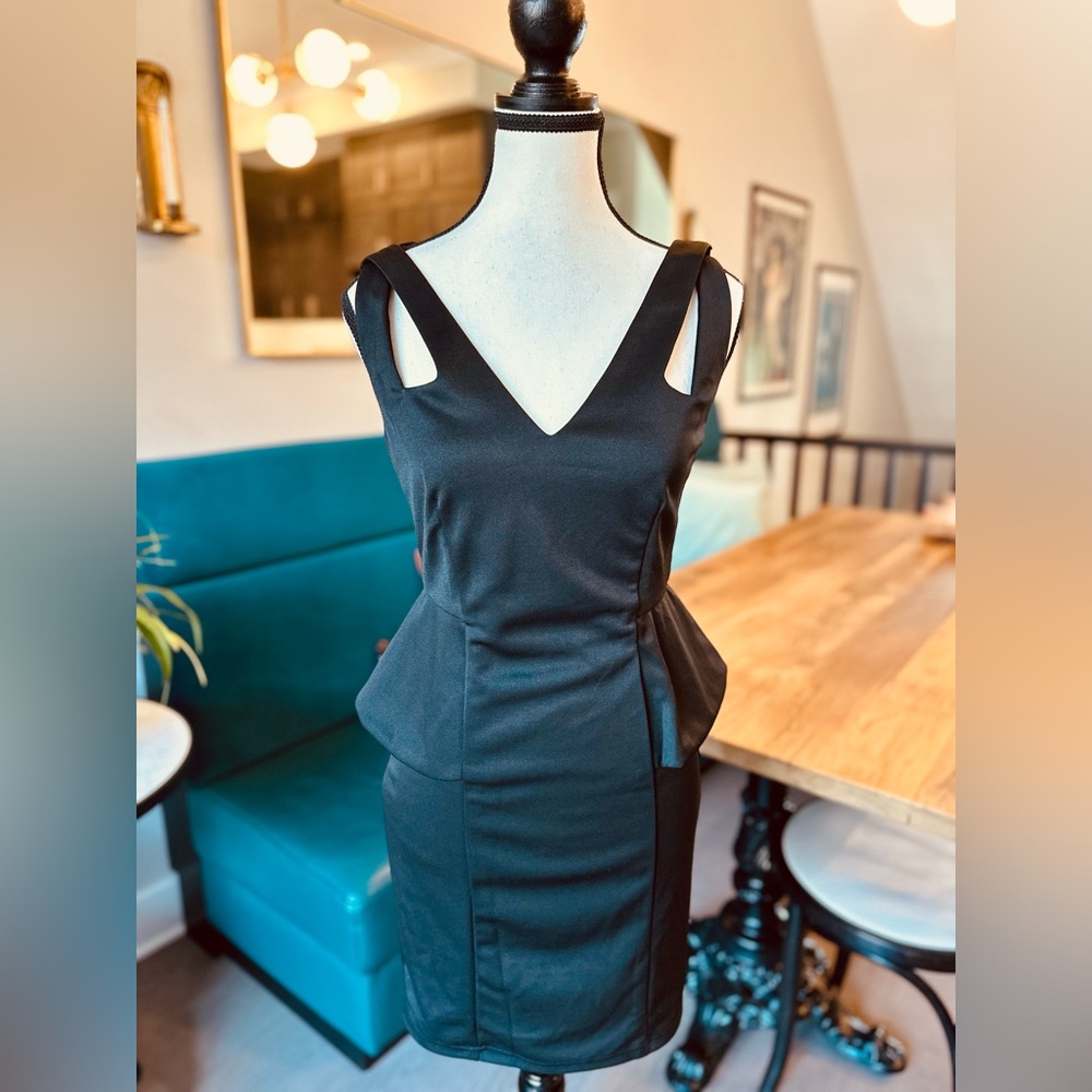 Elegant Black Sleeveless Dress